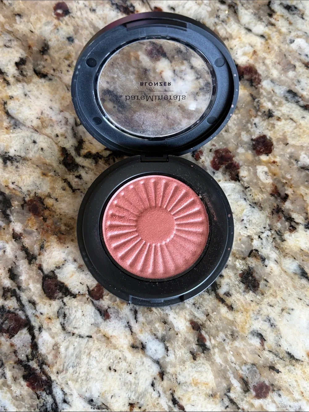 💕🖤Bareminerals Kiss Of Mauve Blonzer